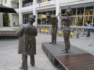 King George Square statues